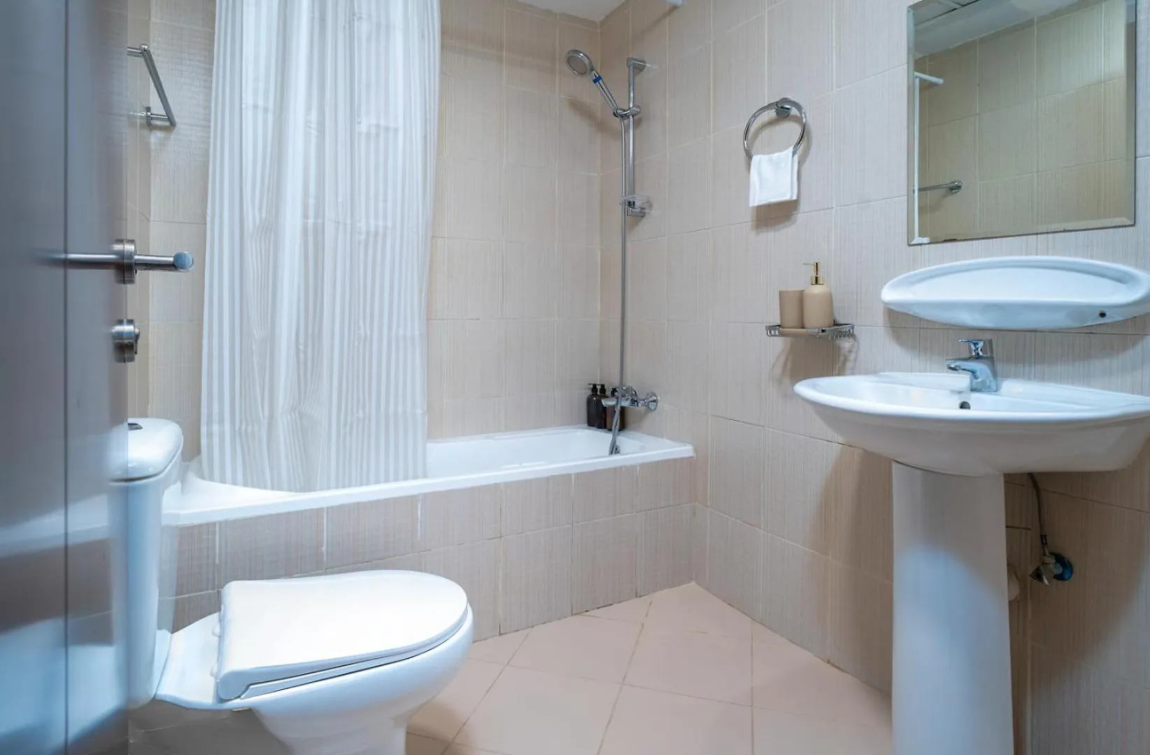 Apartment Stunning 1Br With Golf View In Sports City Dubai