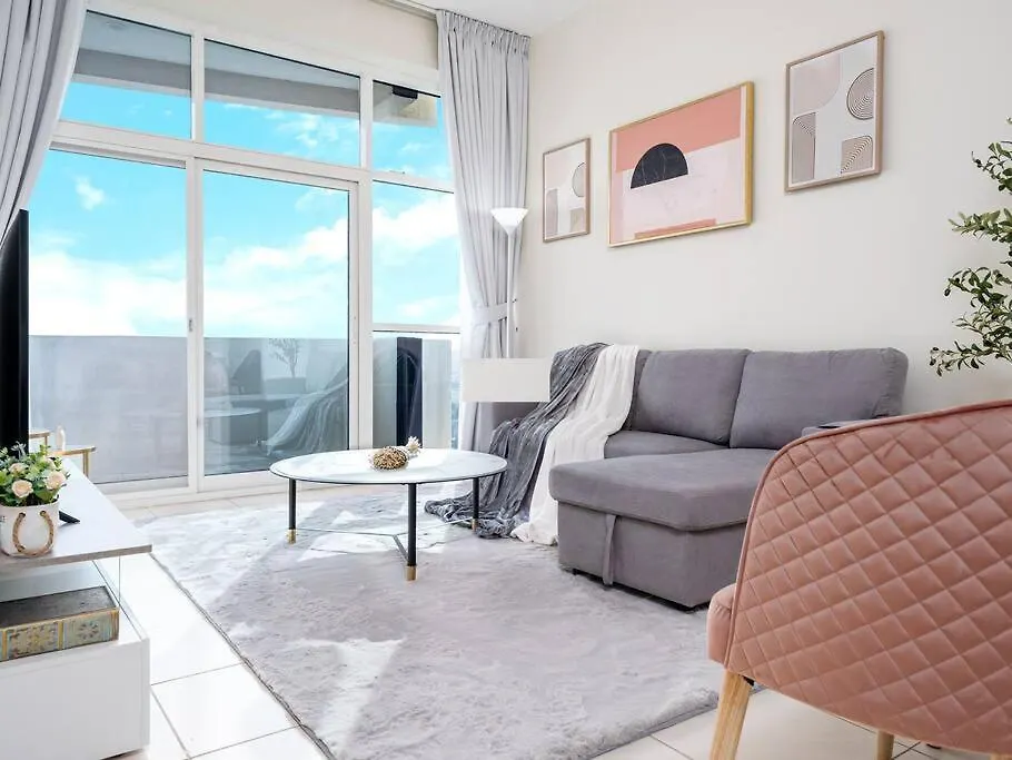Stunning 1Br With Golf View In Sports City Dubai Apartment