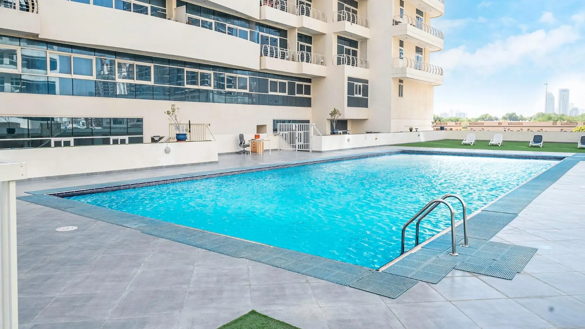 Stunning 1Br With Golf View In Sports City Dubai 0*,