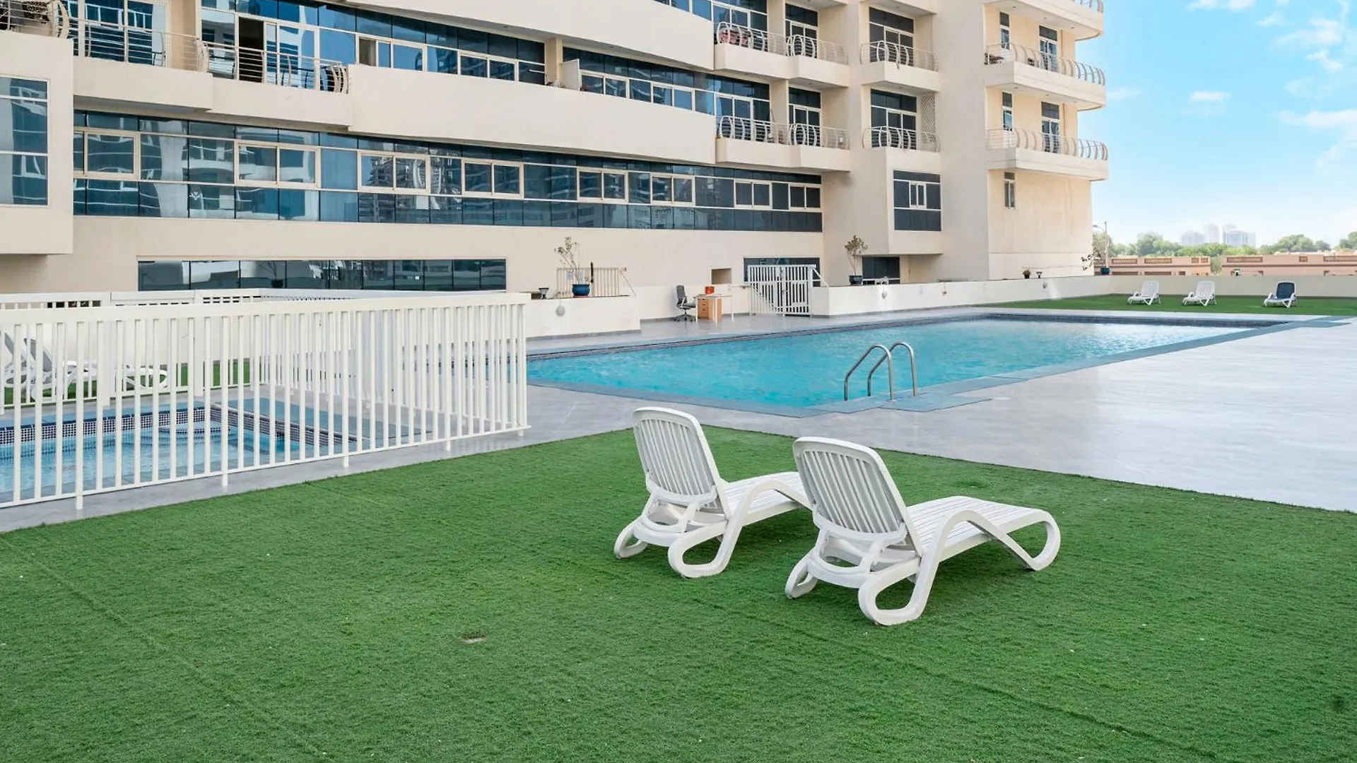 Stunning 1Br With Golf View In Sports City Dubai Apartment